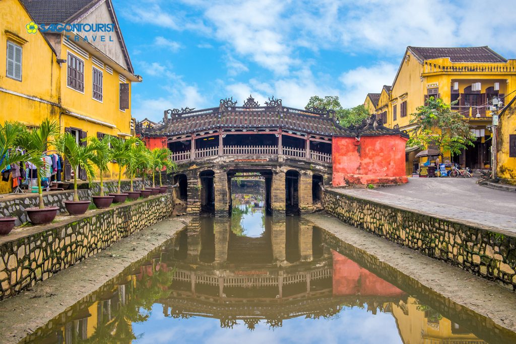 Japanese-Covered-Bridge_789002866